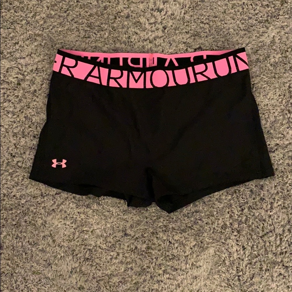 Under Armour base layer shorts in EUC